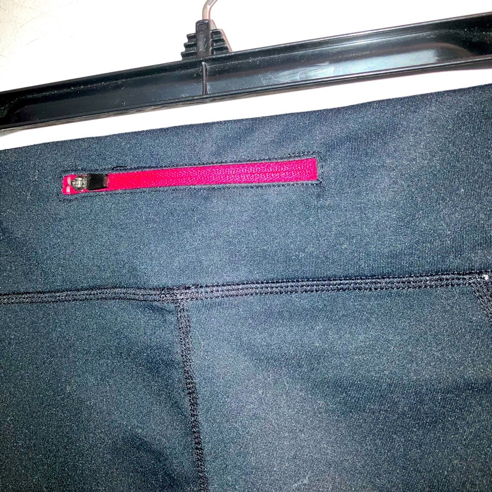 L | Fabletics Capri - Picture 7 of 8